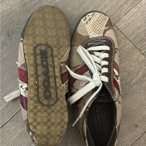 Women’s coach shoes 
7  1/2
